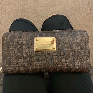 Micheal Kors wallet